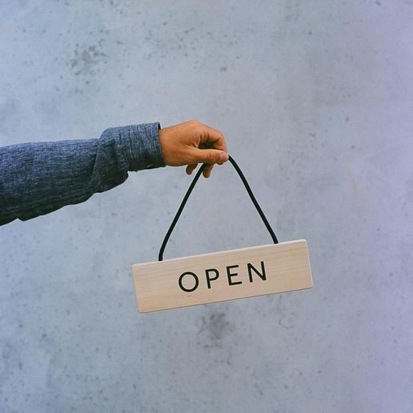 Meet your Posher πΏβ¨πΊ - Picture 1 of 1